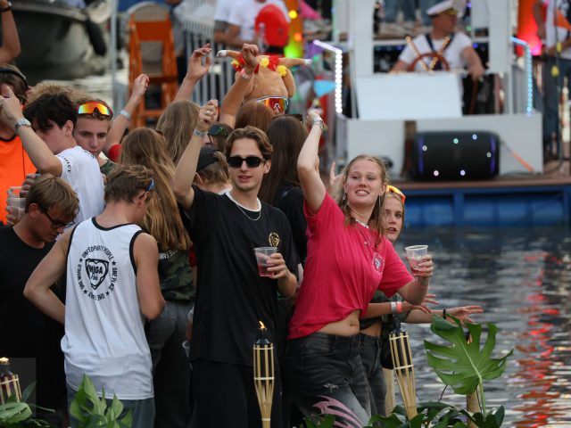 Meezingers en spektakel – beeld 79