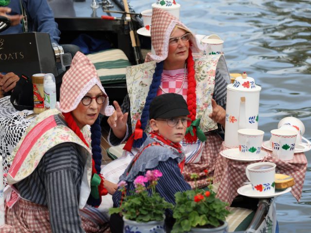 Meezingers en spektakel – beeld 23