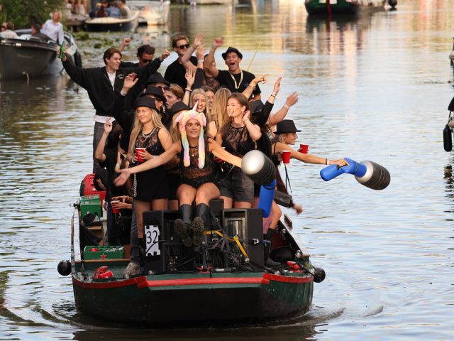 Meezingers en spektakel – beeld 29