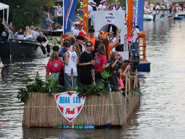 Meezingers en spektakel – beeld 78